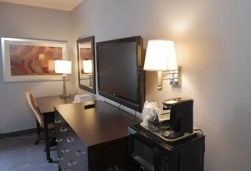 酒店 Baymont By Wyndham Flint Airport North