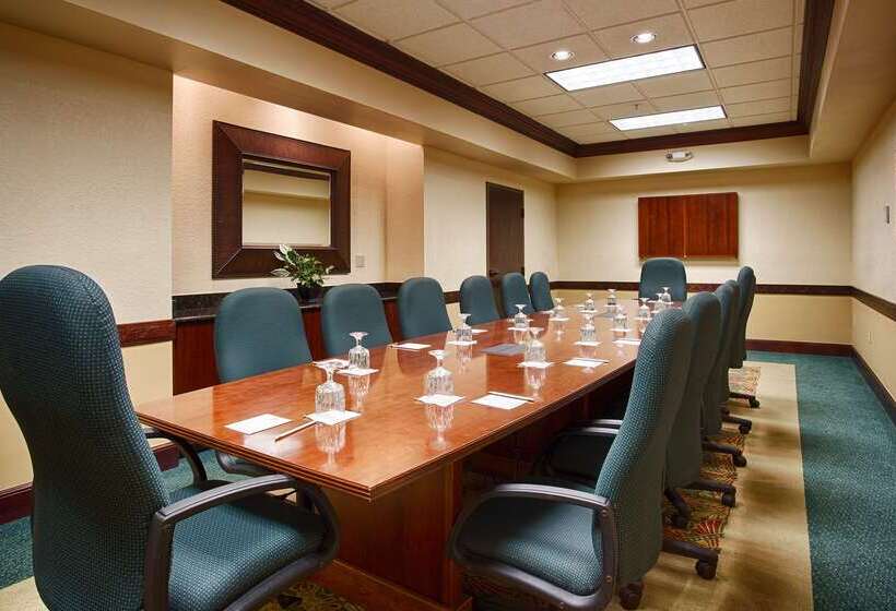 فندق Best Western Aku Tiki Inn