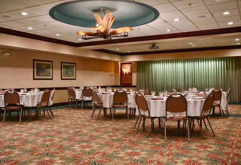 酒店 Best Western Aku Tiki Inn