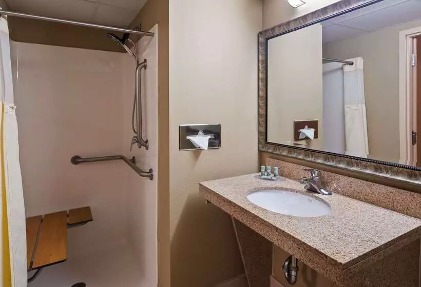 Отель Best Western Crossroads Of The Bluffs