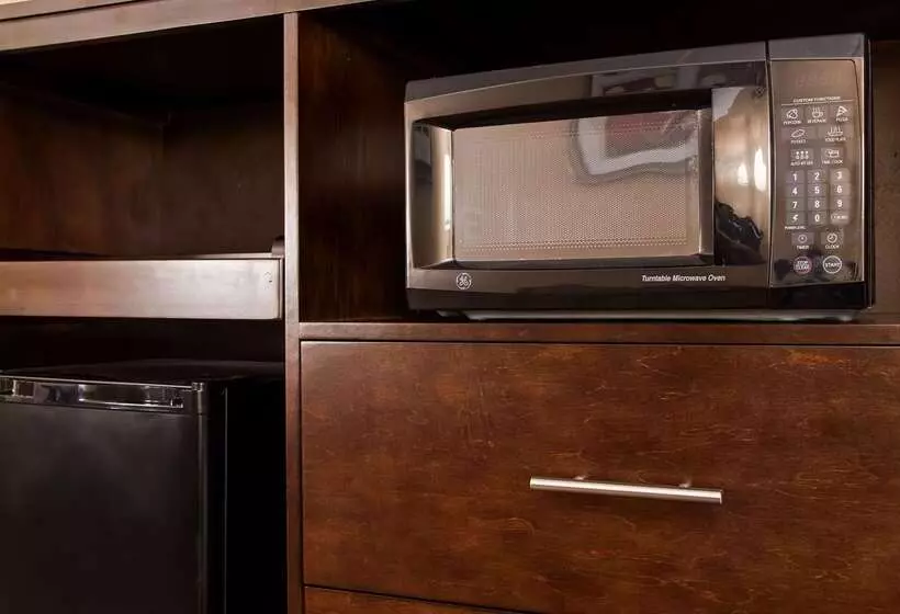 Отель Best Western Crossroads Of The Bluffs