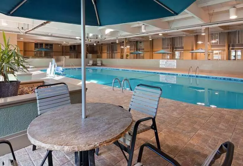 Отель Best Western Crossroads Of The Bluffs