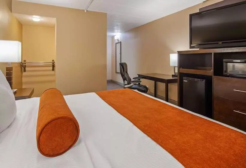 Отель Best Western Crossroads Of The Bluffs