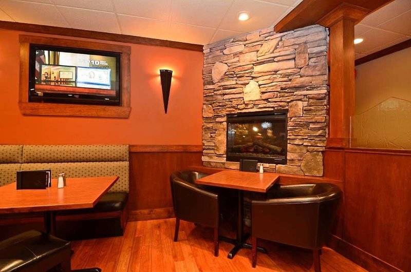 בית מלון כפרי Best Western Plus Country Meadows Inn