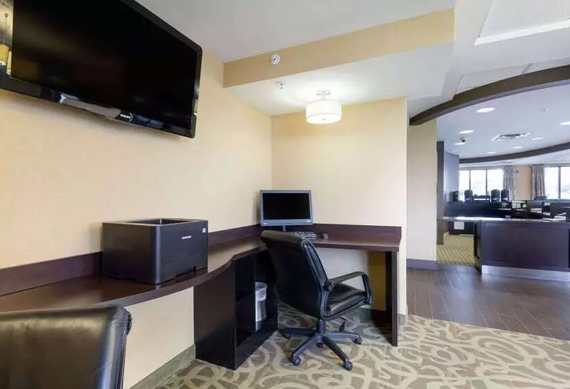 Clarion Hotel Beachwood Cleveland