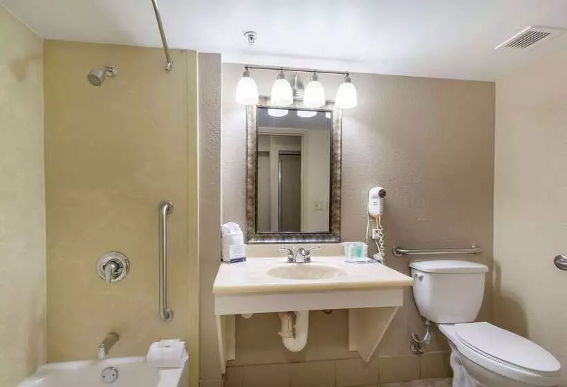 Clarion Hotel Beachwood Cleveland