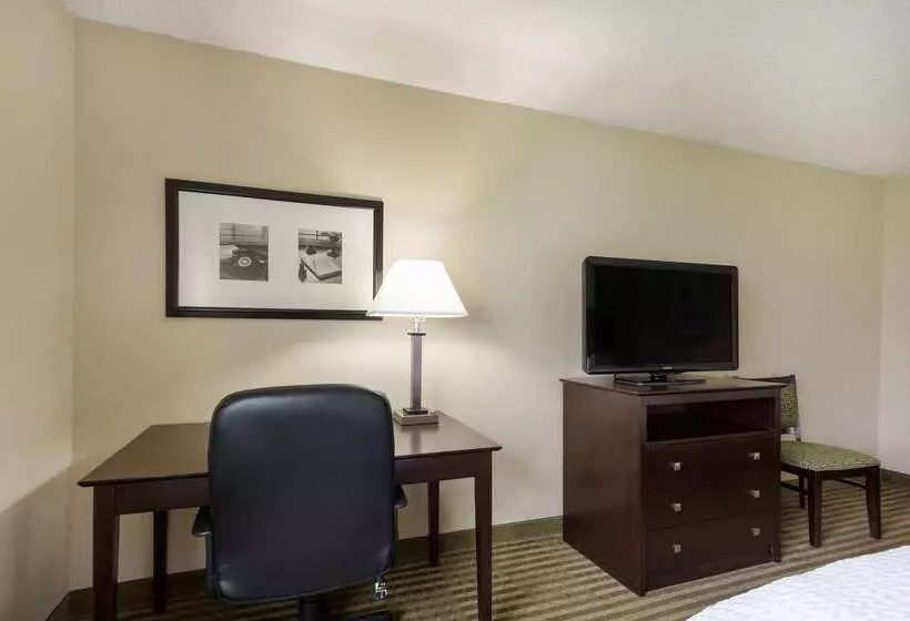 Clarion Hotel Beachwood Cleveland