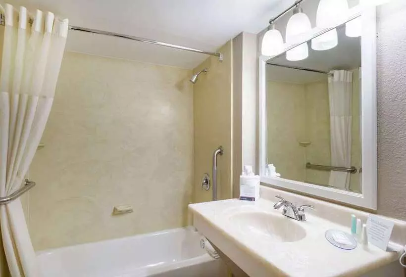 Clarion Hotel Beachwood Cleveland