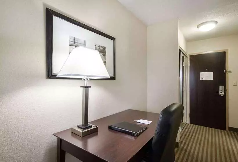 Clarion Hotel Beachwood Cleveland