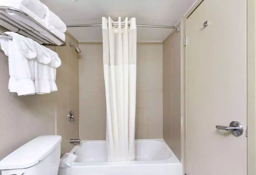 Clarion Hotel Beachwood Cleveland