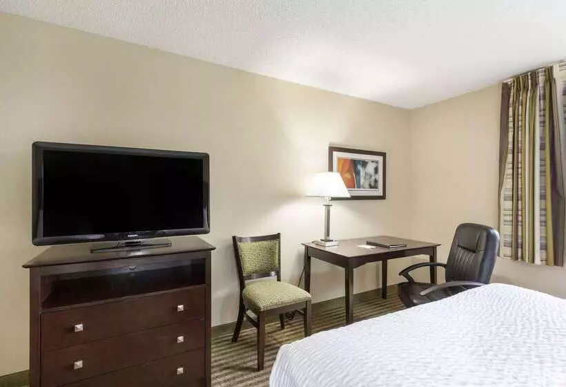 Clarion Hotel Beachwood Cleveland