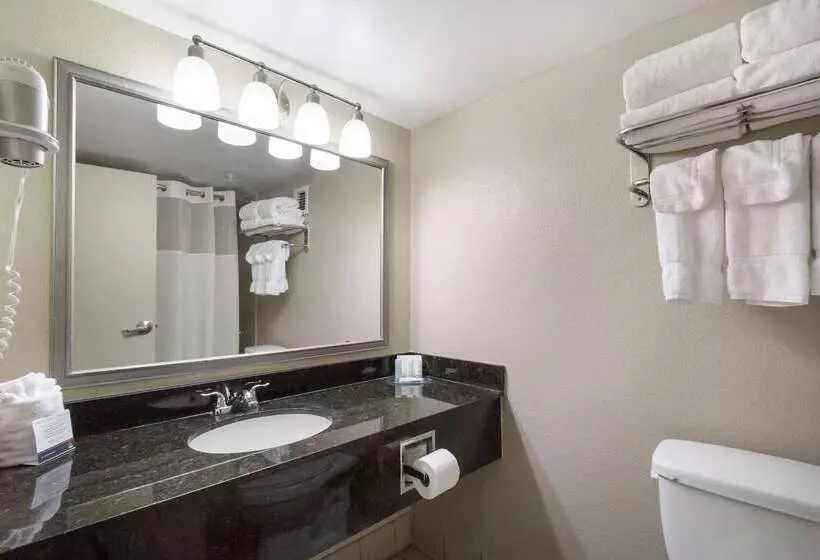 Clarion Hotel Beachwood Cleveland