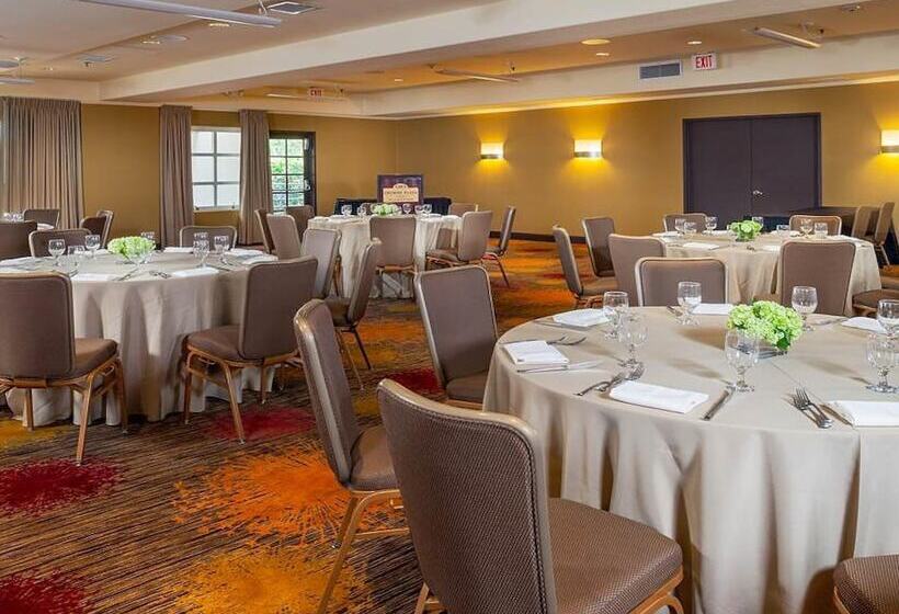 فندق Concord Plaza