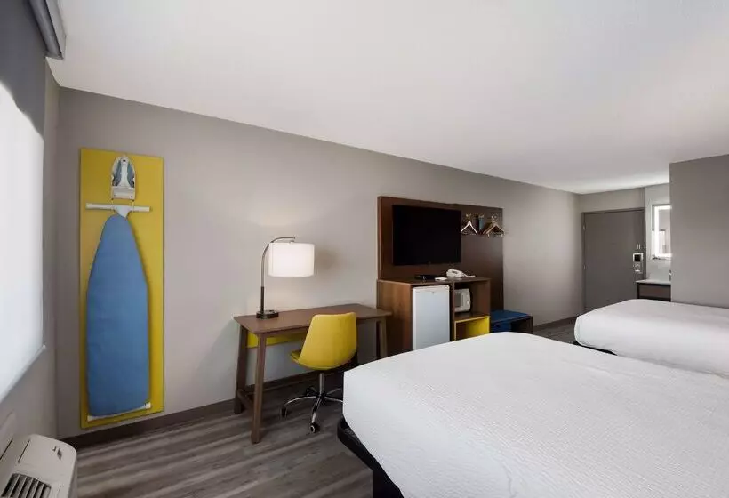 هتل Days Inn By Wyndham Ankeny Des Moines