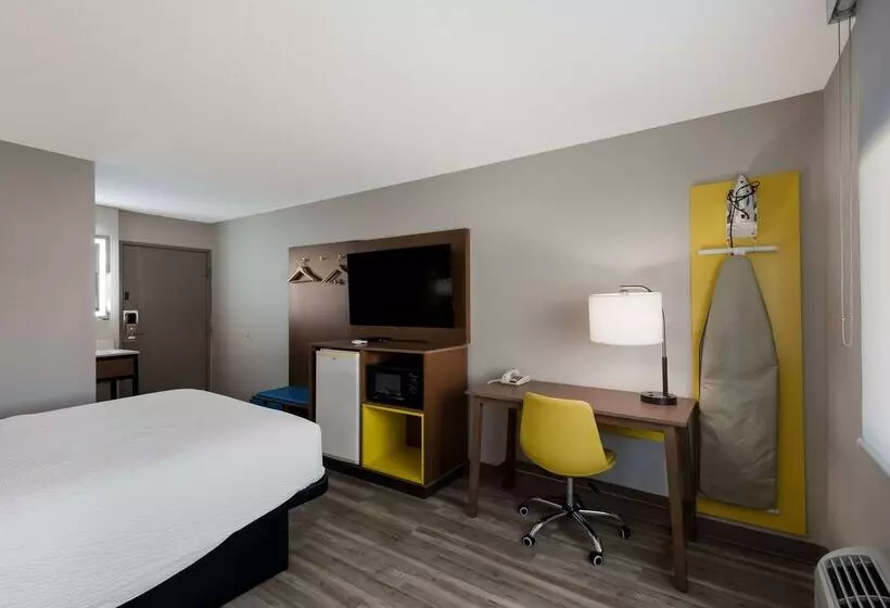 هتل Days Inn By Wyndham Ankeny Des Moines