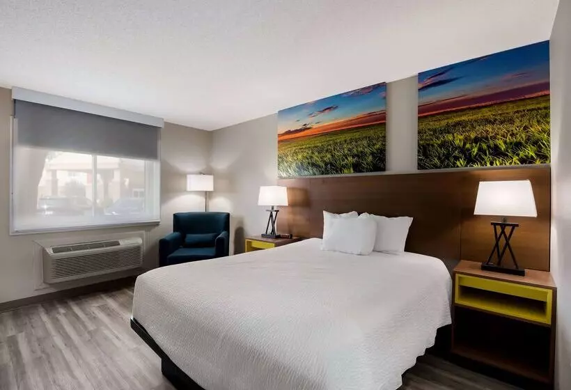 هتل Days Inn By Wyndham Ankeny Des Moines