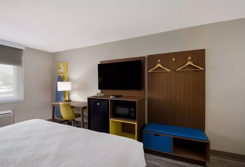 هتل Days Inn By Wyndham Ankeny Des Moines