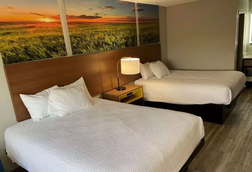 هتل Days Inn By Wyndham Ankeny Des Moines
