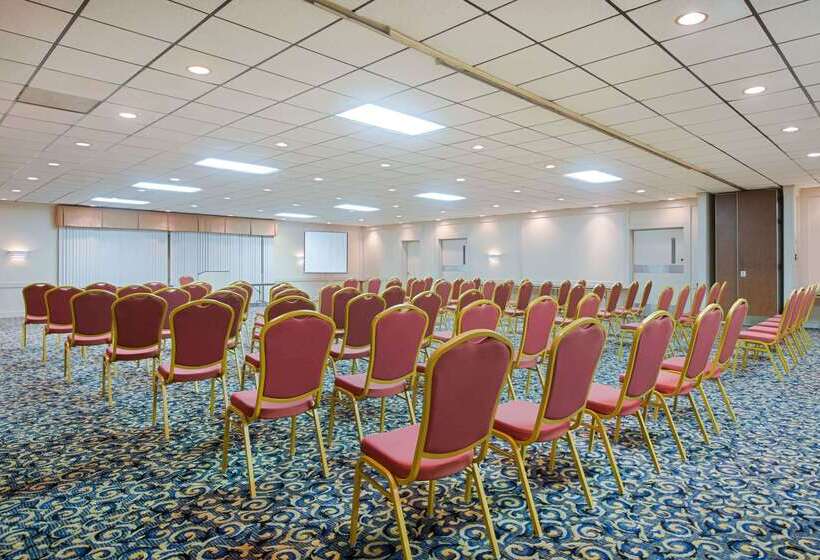 Отель Days Inn By Wyndham Fremont