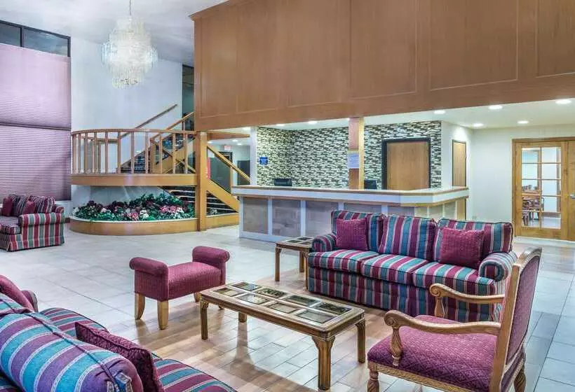 Отель Days Inn & Suites By Wyndham Logan
