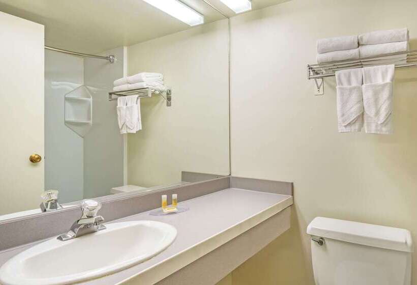 בית מלון כפרי Days Inn & Suites By Wyndham Logan