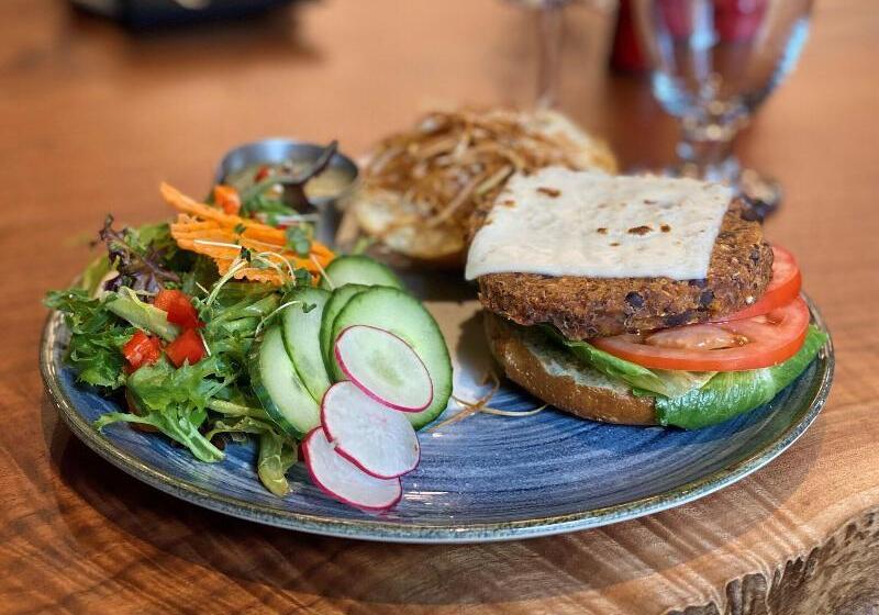 Delta Hotels By Marriott Mont Sainte Anne, Resort & Convention Center