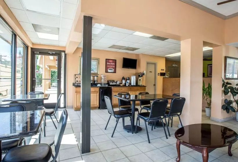 ホテル Econo Lodge Biltmore