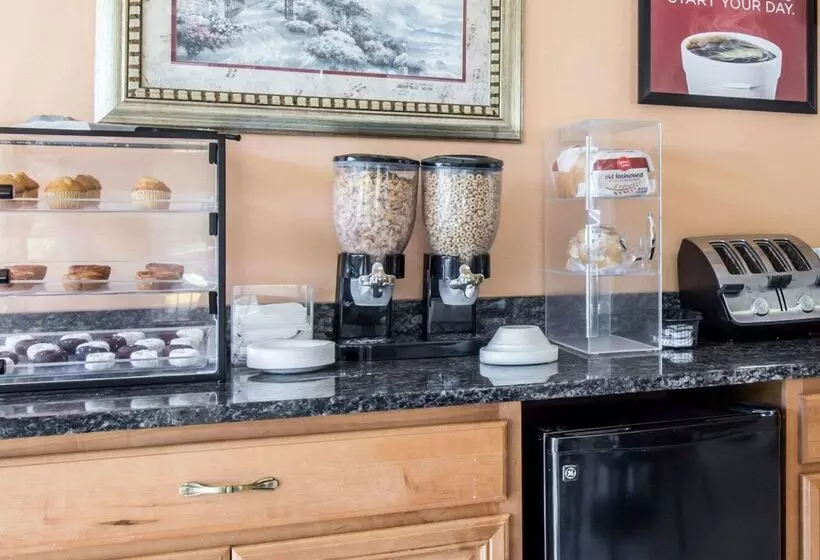 ホテル Econo Lodge Biltmore