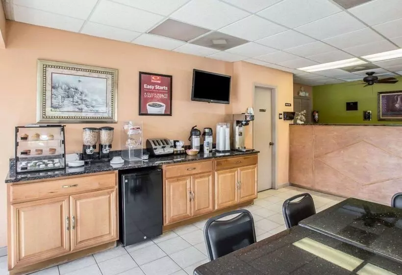 ホテル Econo Lodge Biltmore