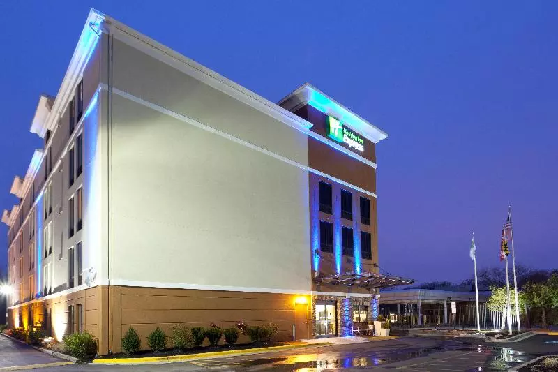 Отель Holiday Inn Express Washington Dc Bw Parkway, An Ihg