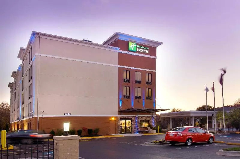 Отель Holiday Inn Express Washington Dc Bw Parkway, An Ihg