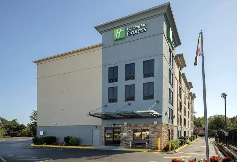 Отель Holiday Inn Express Washington Dc Bw Parkway, An Ihg