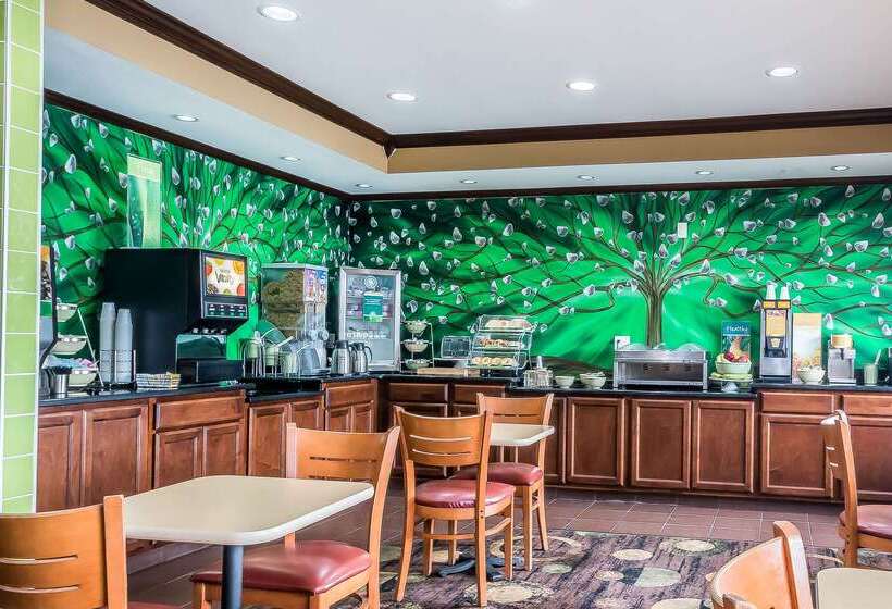 酒店 Quality Inn Coralville   Iowa River Landing