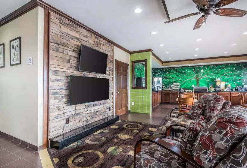 ホテル Quality Inn Coralville   Iowa River Landing