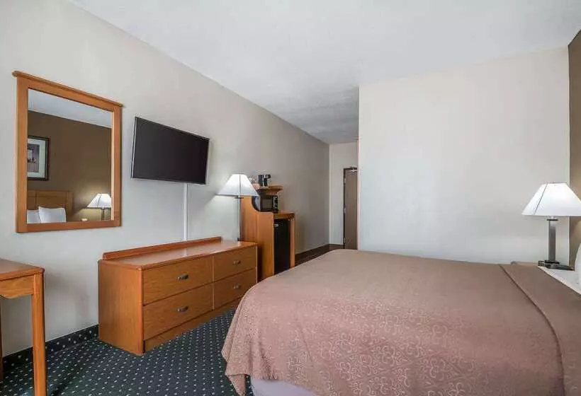 ホテル Quality Inn Coralville   Iowa River Landing
