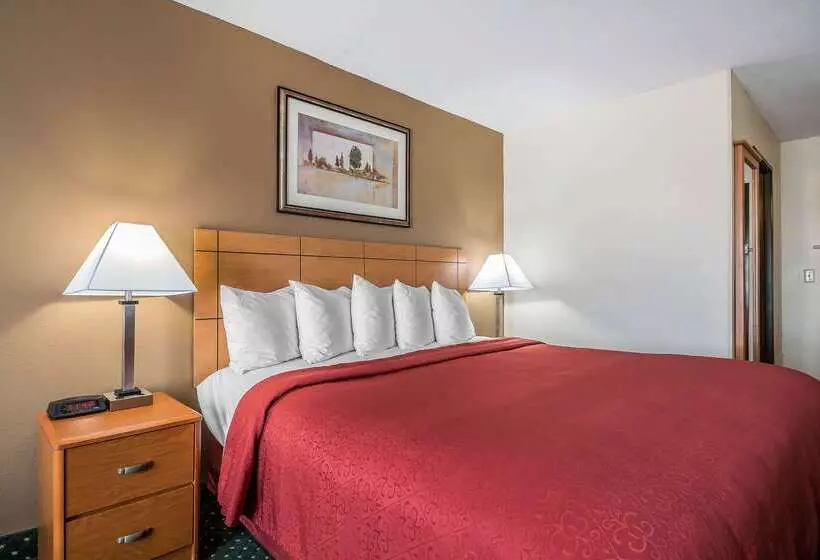 ホテル Quality Inn Coralville   Iowa River Landing
