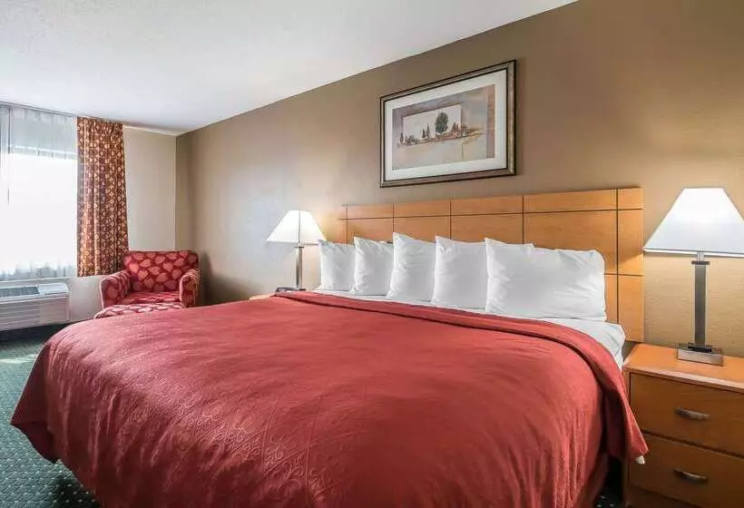 ホテル Quality Inn Coralville   Iowa River Landing