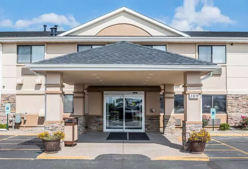 ホテル Quality Inn Coralville   Iowa River Landing