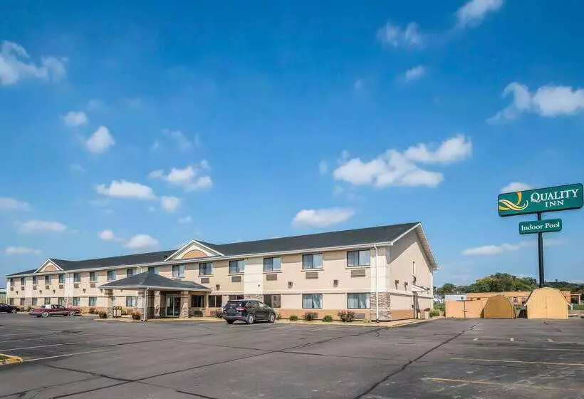 ホテル Quality Inn Coralville   Iowa River Landing