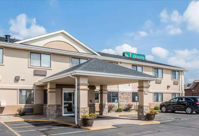 ホテル Quality Inn Coralville   Iowa River Landing
