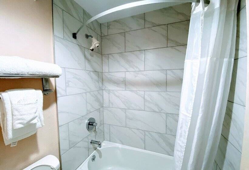 فندق Ramada By Wyndham Harrisonburg