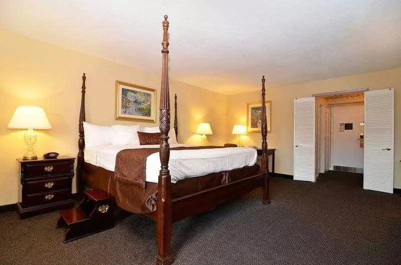 Surestay Plus Hotel By Best Western Greenwood