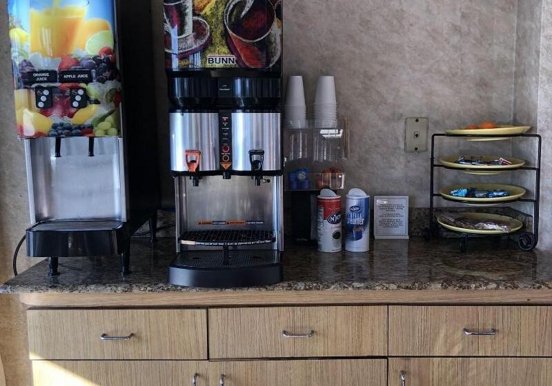 בית מלון כפרי Travelers Inn