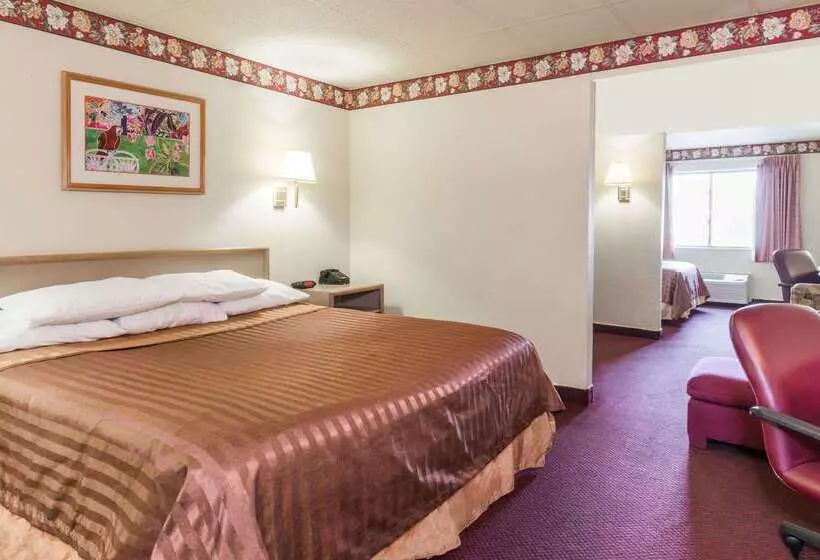 هتل Travelodge By Wyndham Airport Platte City