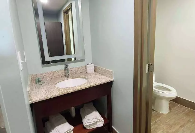 Отель Ocean Reef Suites