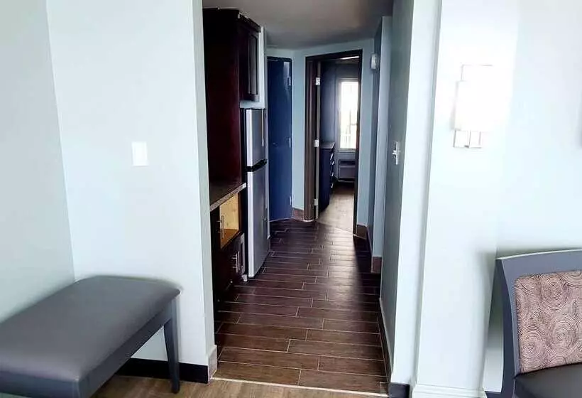 Отель Ocean Reef Suites