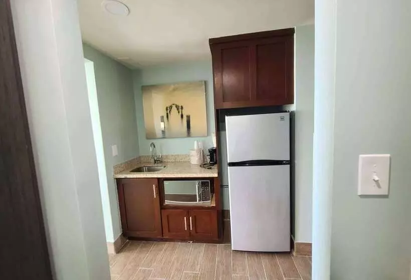 Отель Ocean Reef Suites