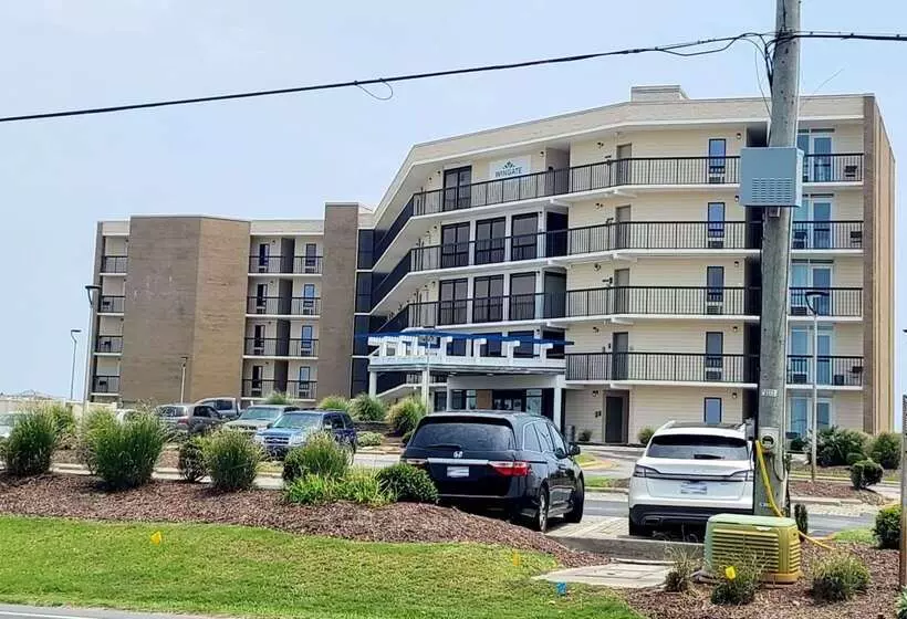 Отель Ocean Reef Suites