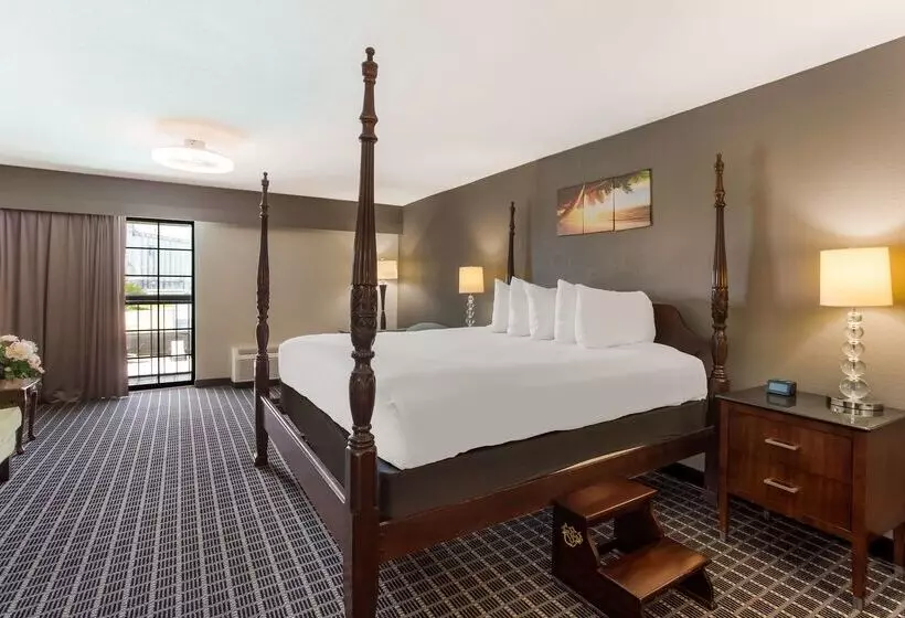 Surestay Plus Hotel By Best Western Greenwood