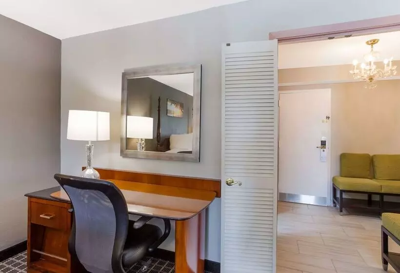 Surestay Plus Hotel By Best Western Greenwood